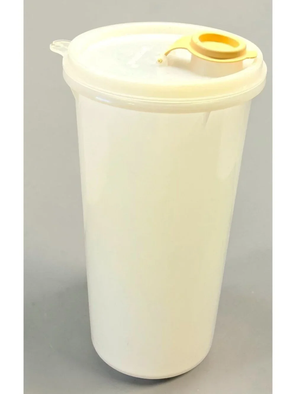 Tupperware Beverage Container 261-17 Vintage Juice Drink Storage with Lid 463-4